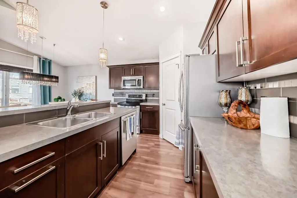 21 Valley Crescent Blackfalds AB T4M 0K4