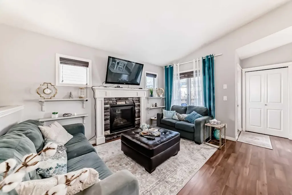 21 Valley Crescent Blackfalds AB T4M 0K4