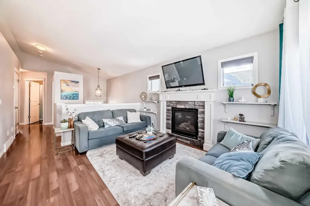 21 Valley Crescent Blackfalds AB T4M 0K4