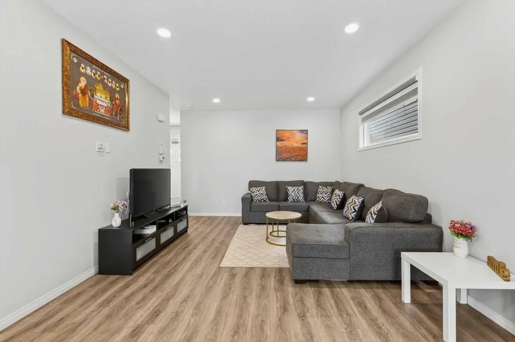 132 Seton Villas SE Calgary AB T3M 3L9