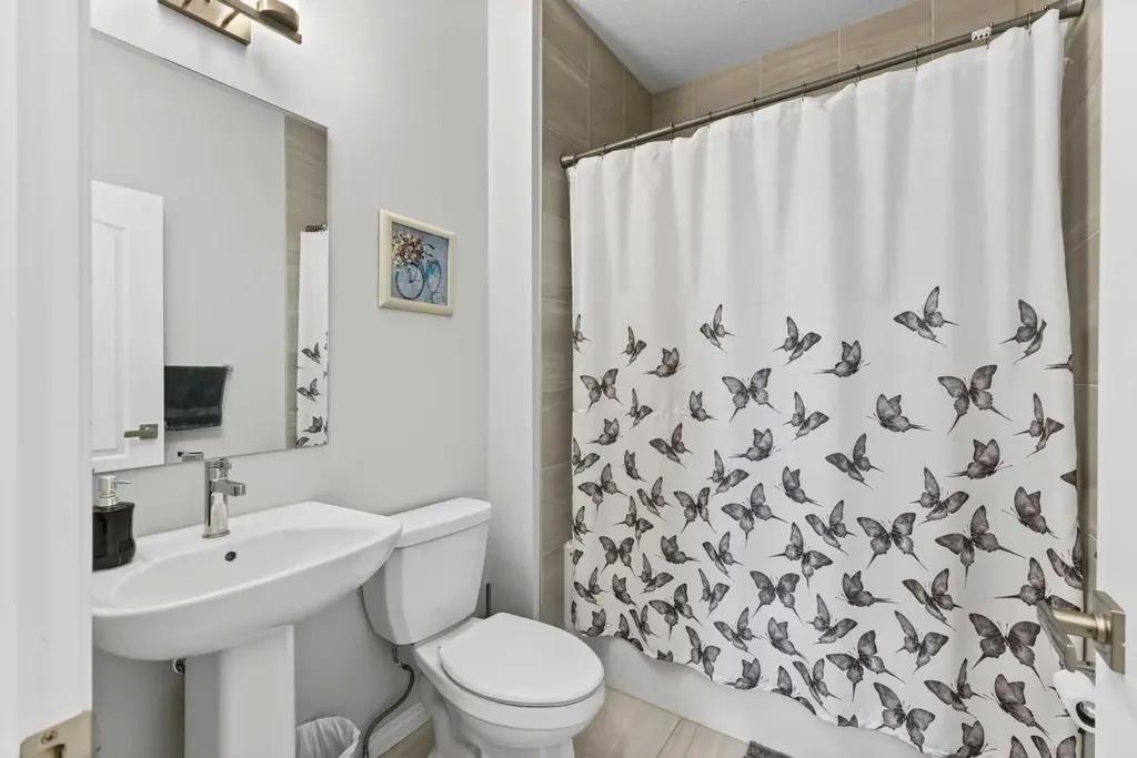 132 Seton Villas SE Calgary AB T3M 3L9