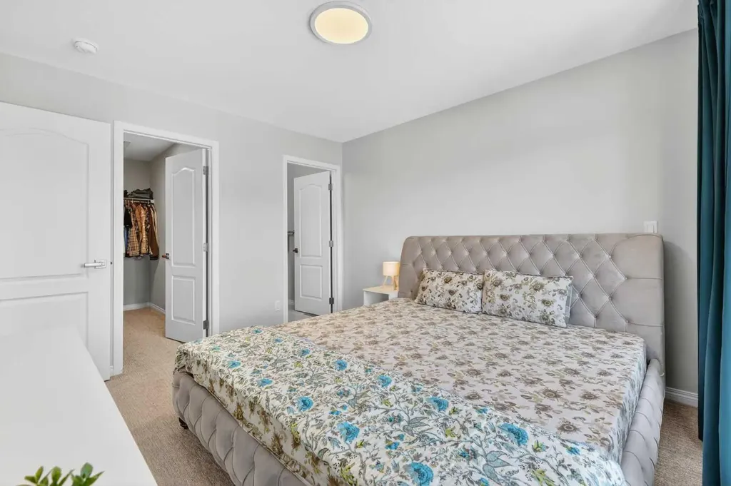 132 Seton Villas SE Calgary AB T3M 3L9
