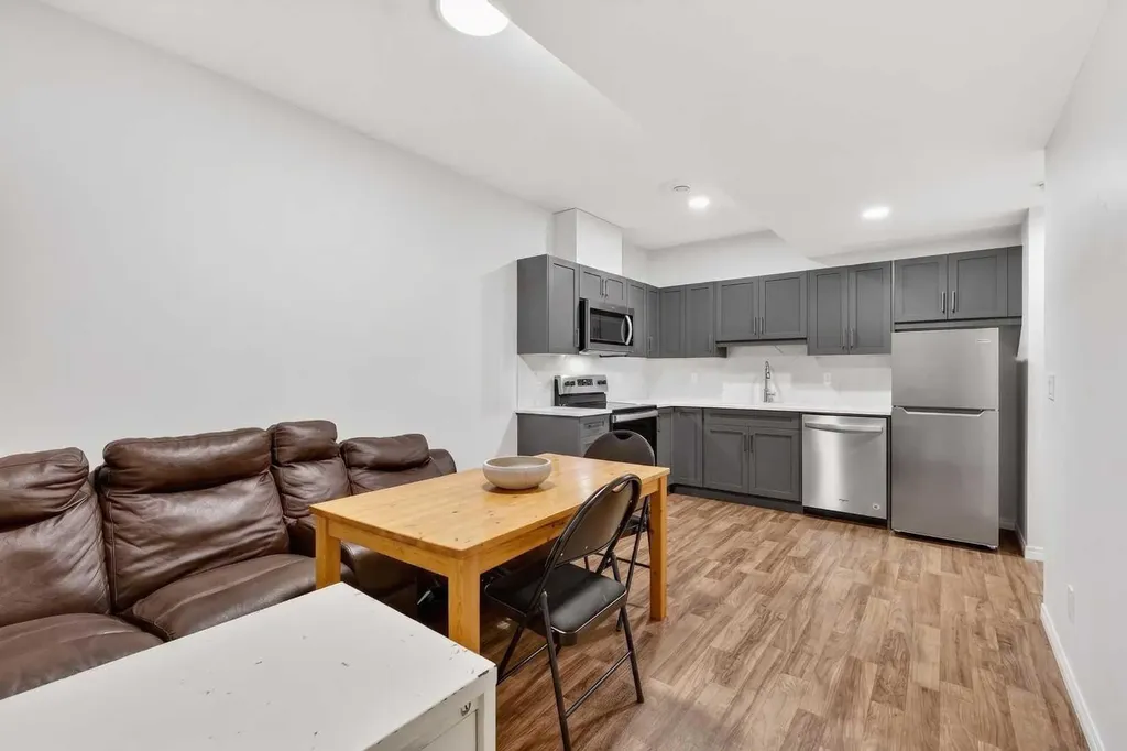 132 Seton Villas SE Calgary AB T3M 3L9