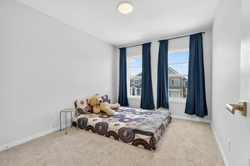 132 Seton Villas SE Calgary AB T3M 3L9