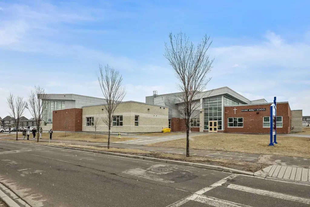 132 Seton Villas SE Calgary AB T3M 3L9
