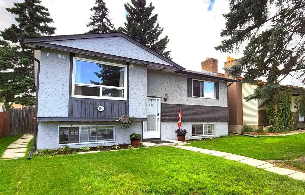 884 Rundlecairn Way NE Calgary AB T1Y 2R7