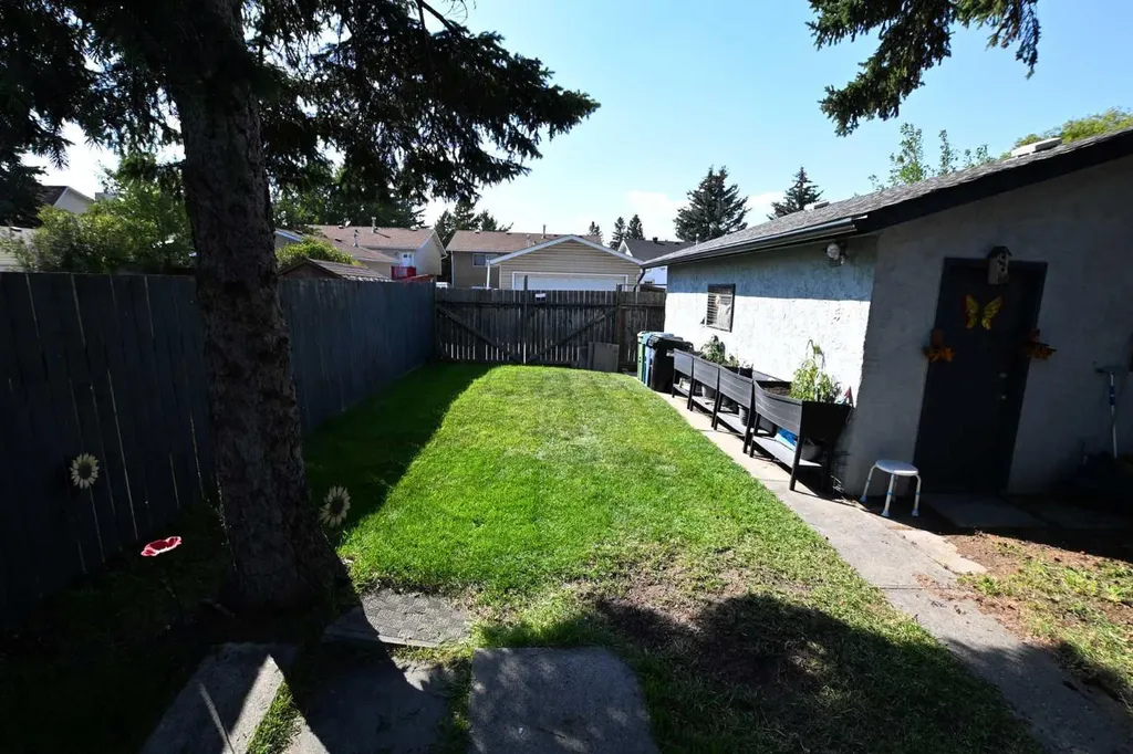 884 Rundlecairn Way NE Calgary AB T1Y 2R7