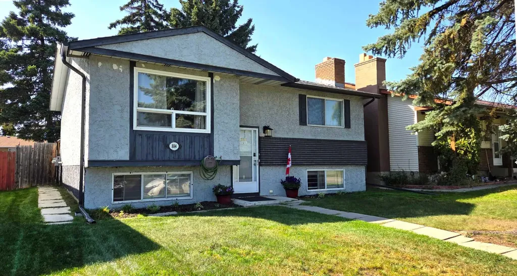 884 Rundlecairn Way NE Calgary AB T1Y 2R7