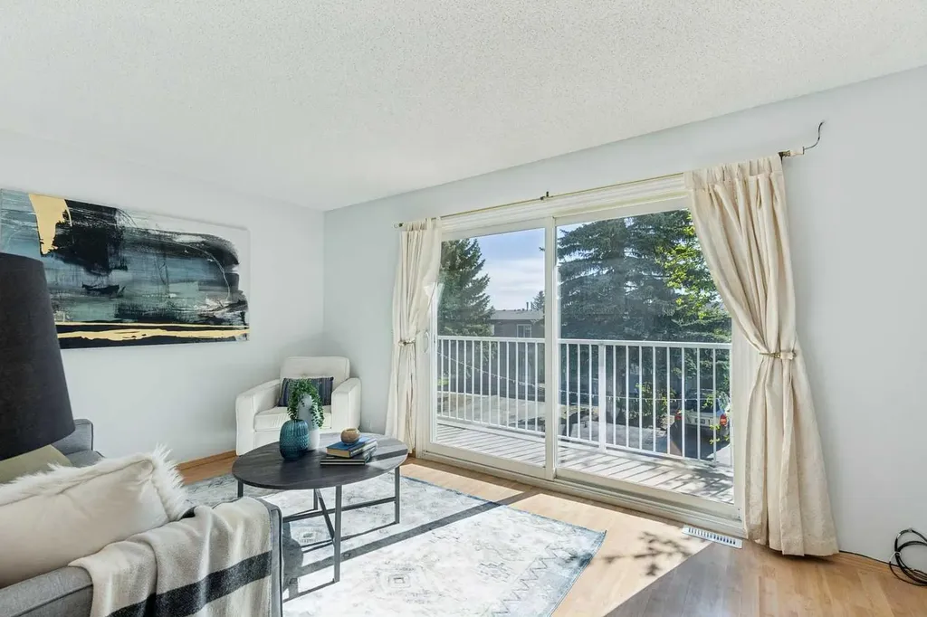 1055 72 Avenue NW Calgary AB T2K 5S4