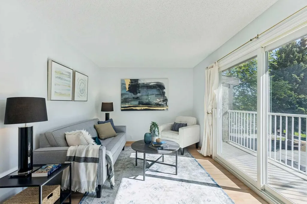 1055 72 Avenue NW Calgary AB T2K 5S4