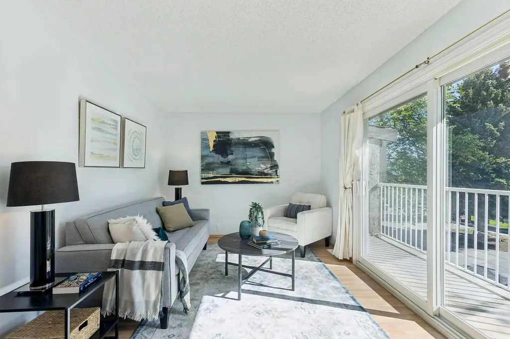 1055 72 Avenue NW Calgary AB T2K 5S4