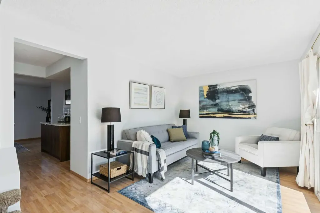1055 72 Avenue NW Calgary AB T2K 5S4