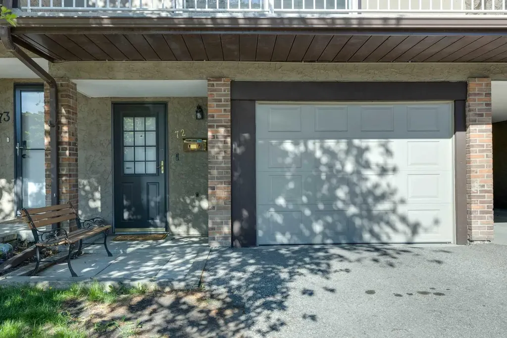 1055 72 Avenue NW Calgary AB T2K 5S4