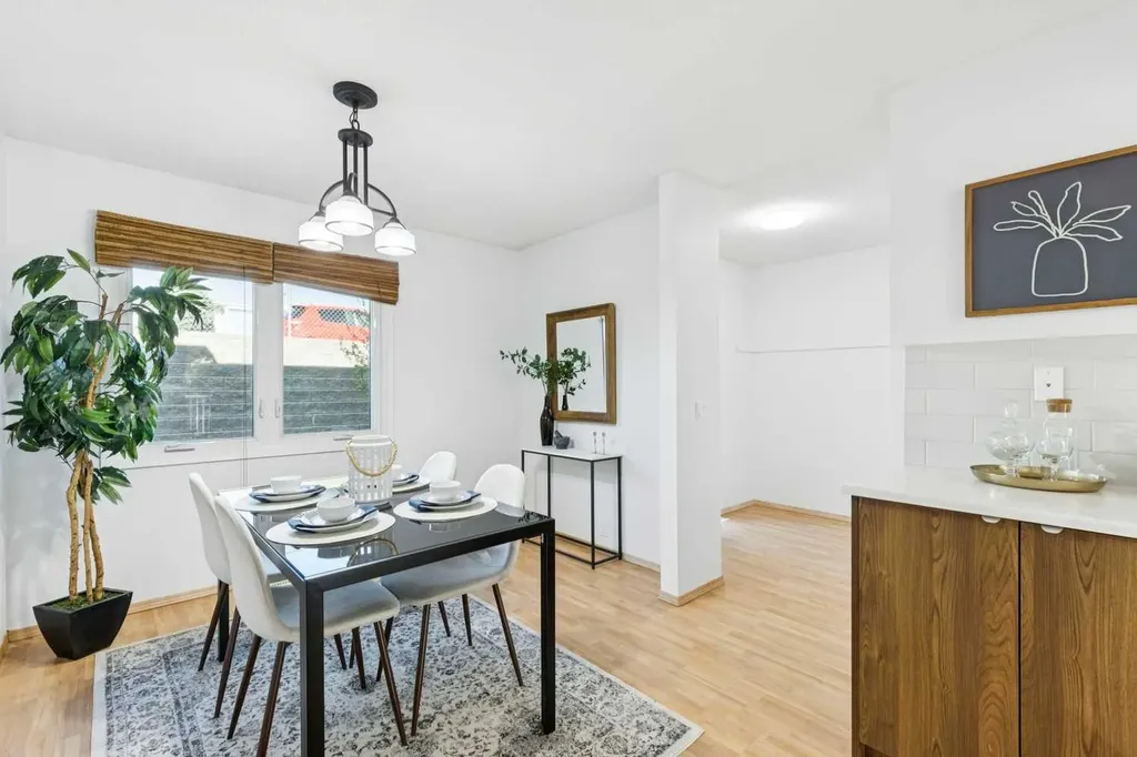 1055 72 Avenue NW Calgary AB T2K 5S4