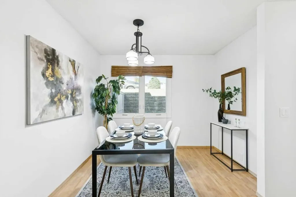 1055 72 Avenue NW Calgary AB T2K 5S4