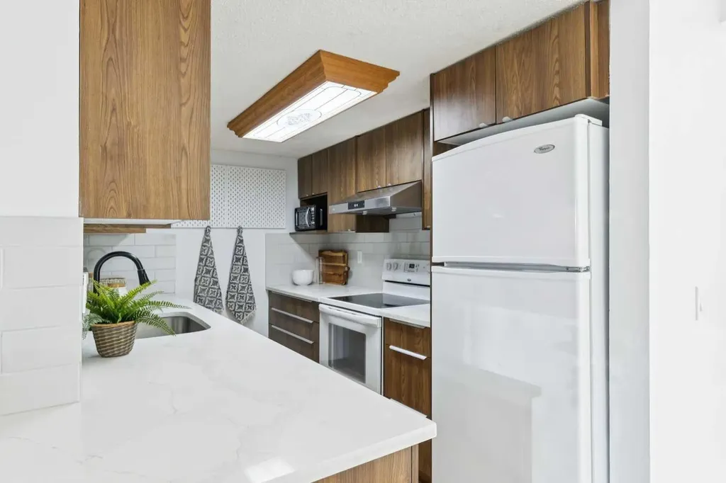 1055 72 Avenue NW Calgary AB T2K 5S4