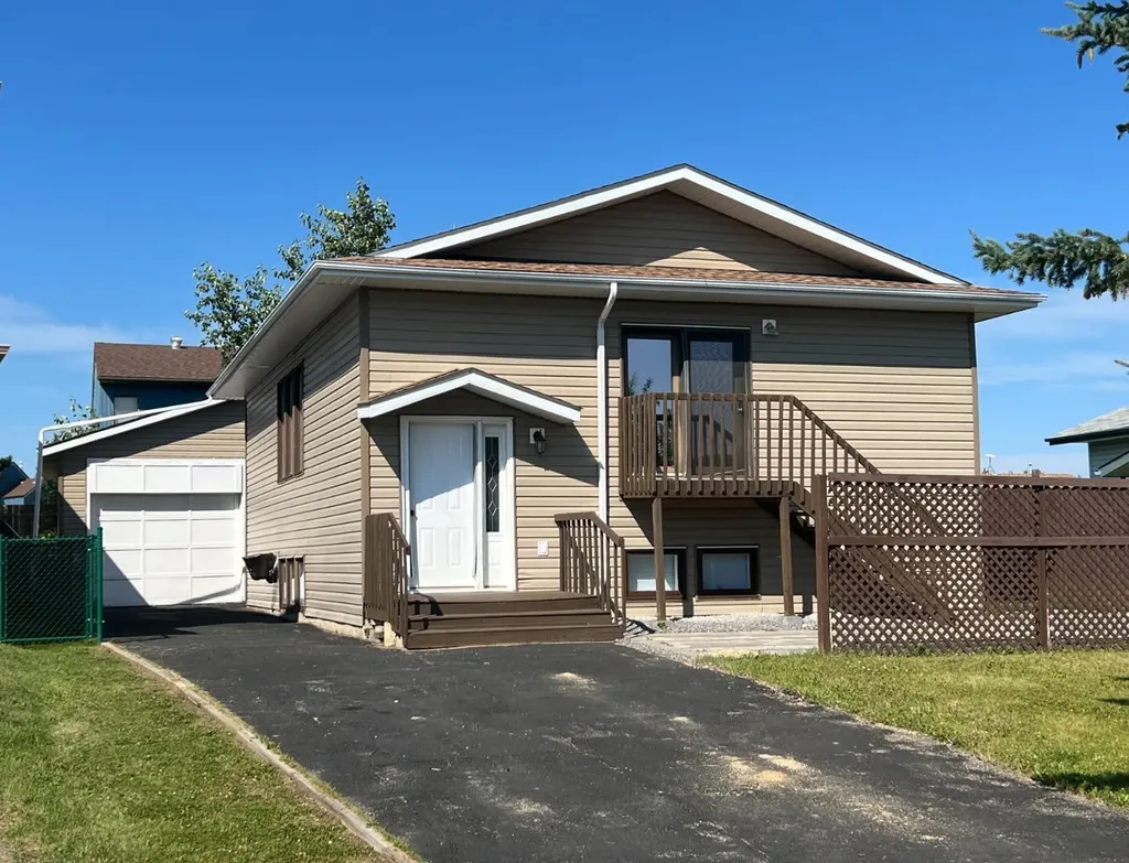 3209 45 Avenue Athabasca AB T9S 1P1