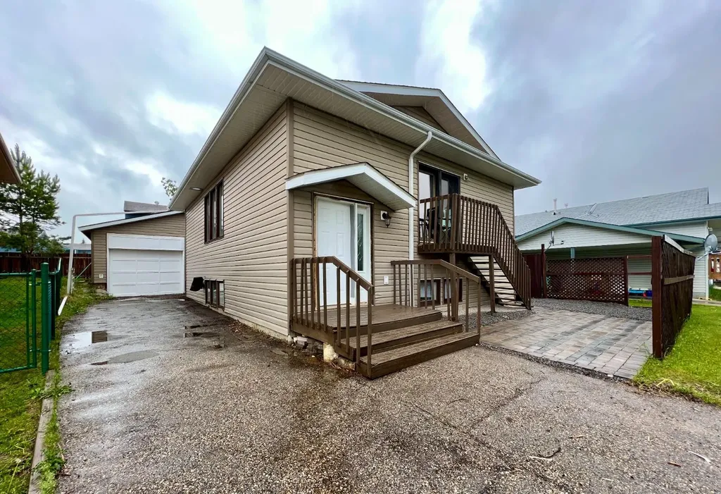 3209 45 Avenue Athabasca AB T9S 1P1