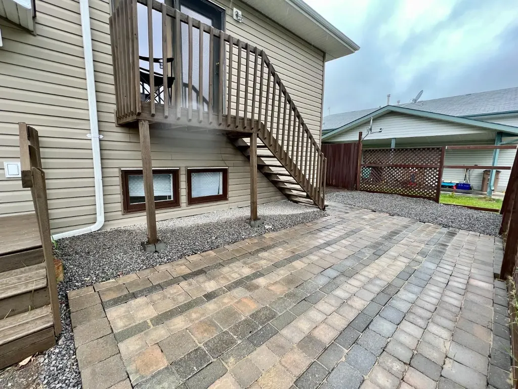 3209 45 Avenue Athabasca AB T9S 1P1