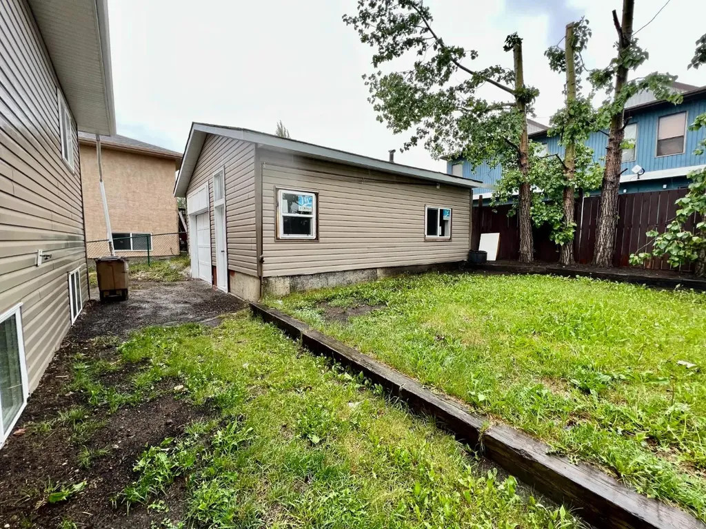 3209 45 Avenue Athabasca AB T9S 1P1