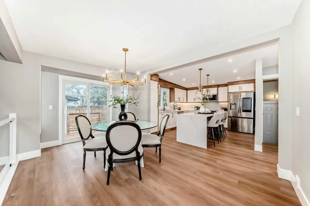 275 Silverview Way NW Calgary AB T3B 3K4