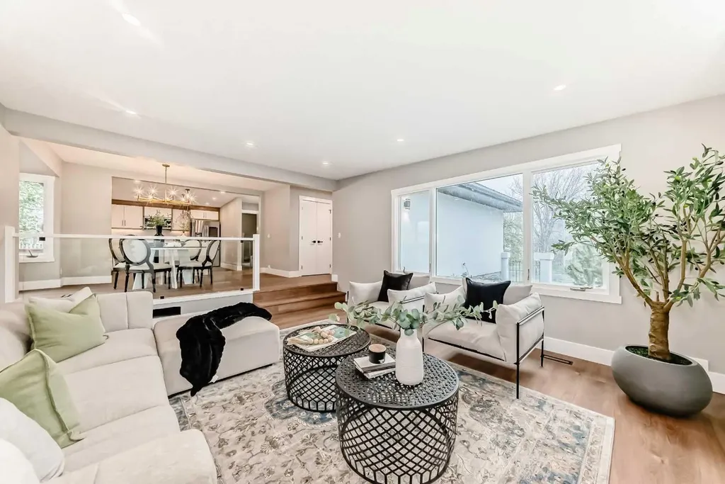 275 Silverview Way NW Calgary AB T3B 3K4