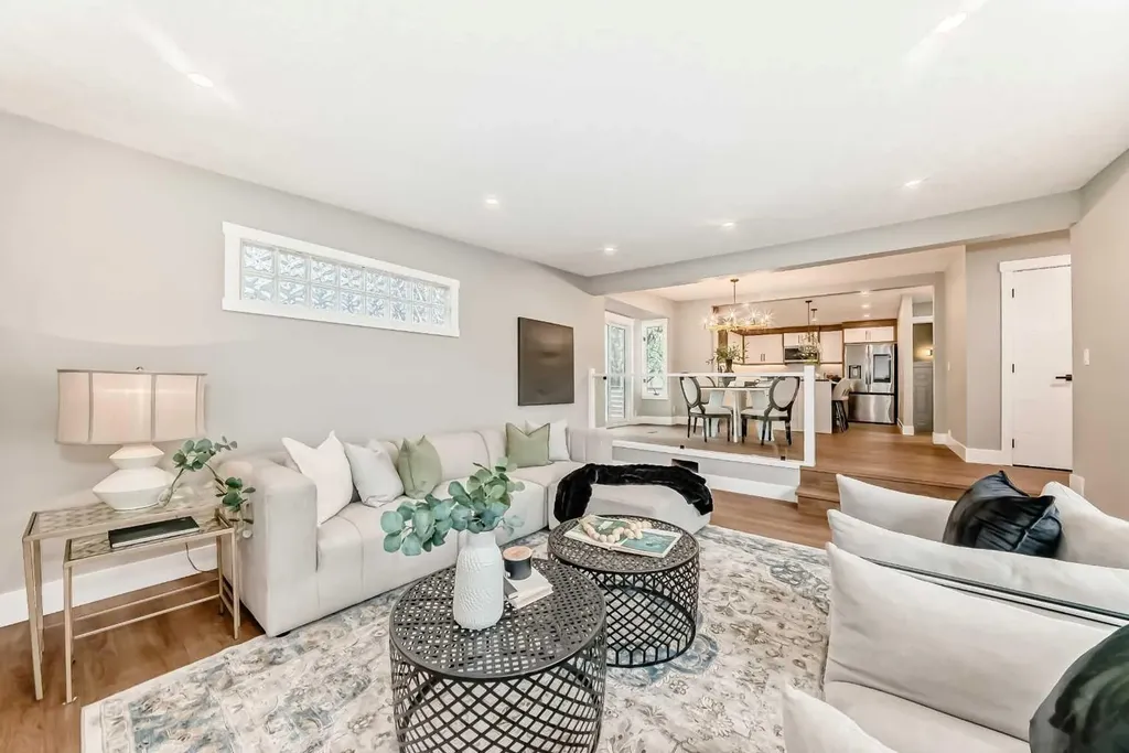 275 Silverview Way NW Calgary AB T3B 3K4