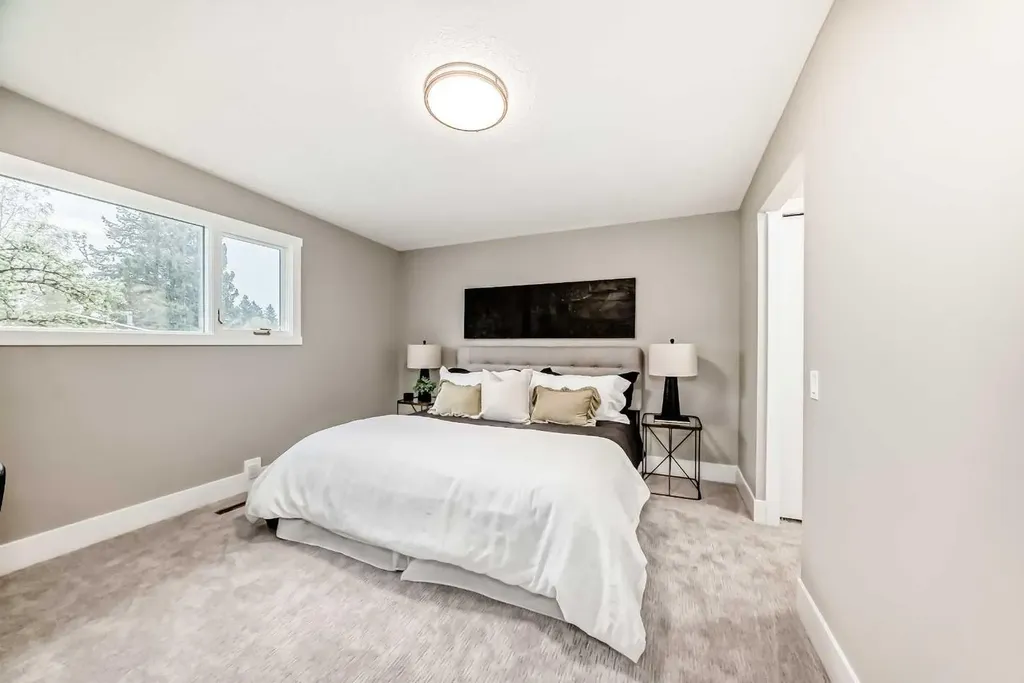 275 Silverview Way NW Calgary AB T3B 3K4