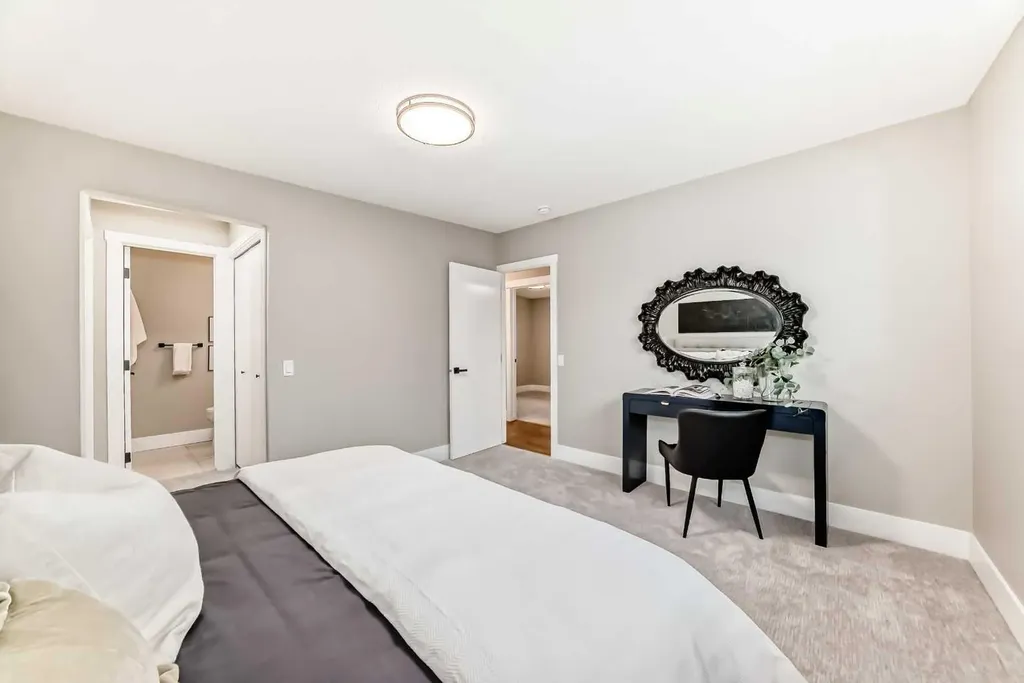 275 Silverview Way NW Calgary AB T3B 3K4