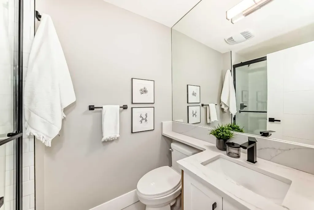 275 Silverview Way NW Calgary AB T3B 3K4