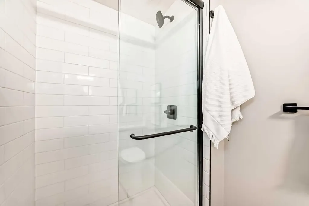 275 Silverview Way NW Calgary AB T3B 3K4