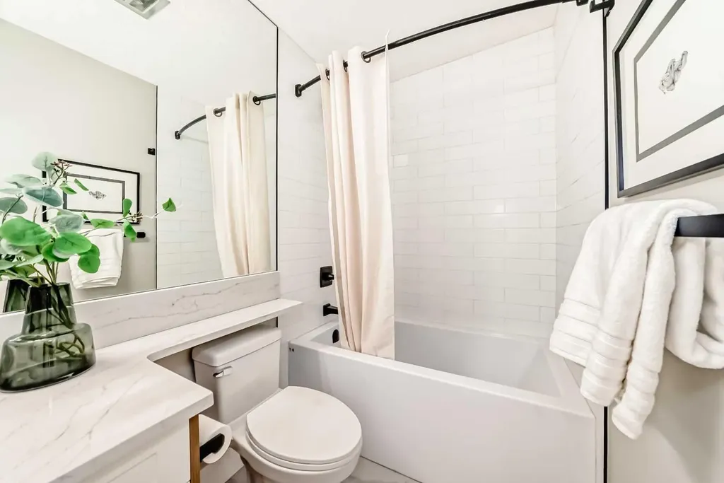 275 Silverview Way NW Calgary AB T3B 3K4