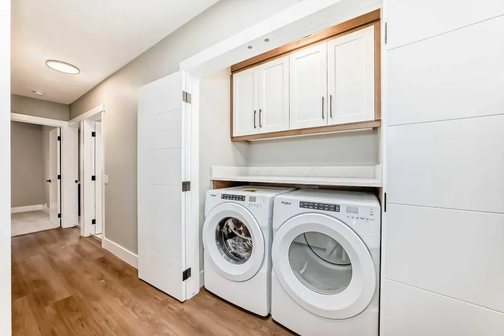 275 Silverview Way NW Calgary AB T3B 3K4