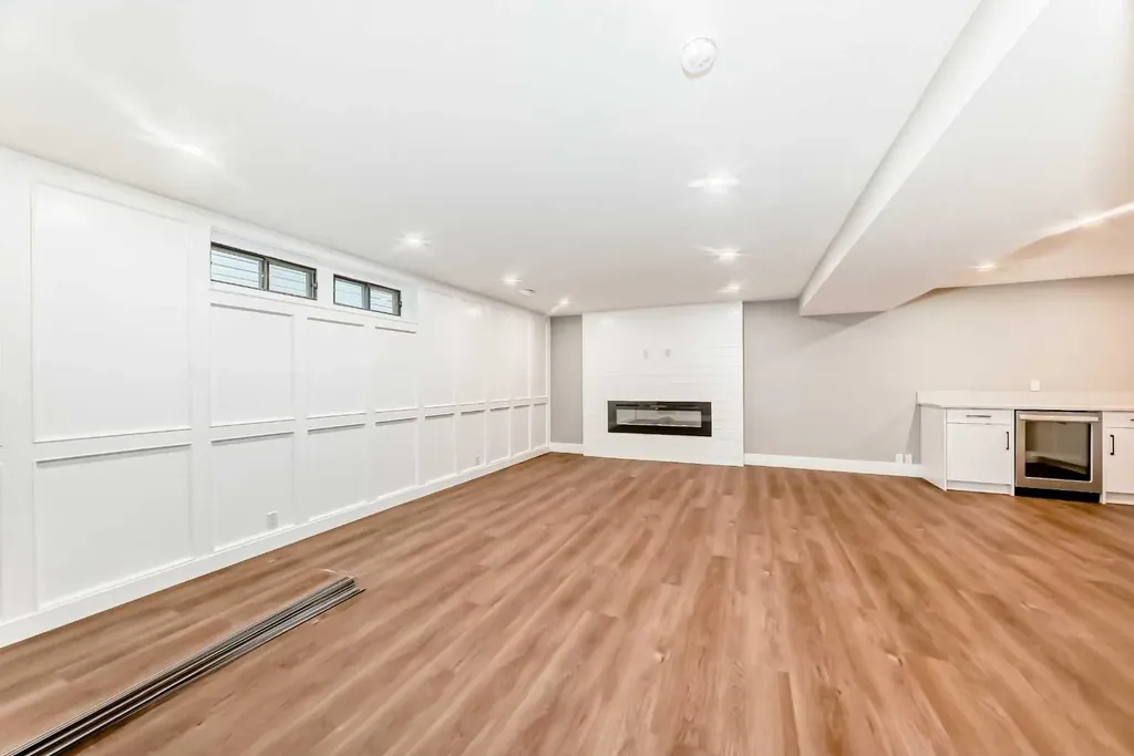 275 Silverview Way NW Calgary AB T3B 3K4
