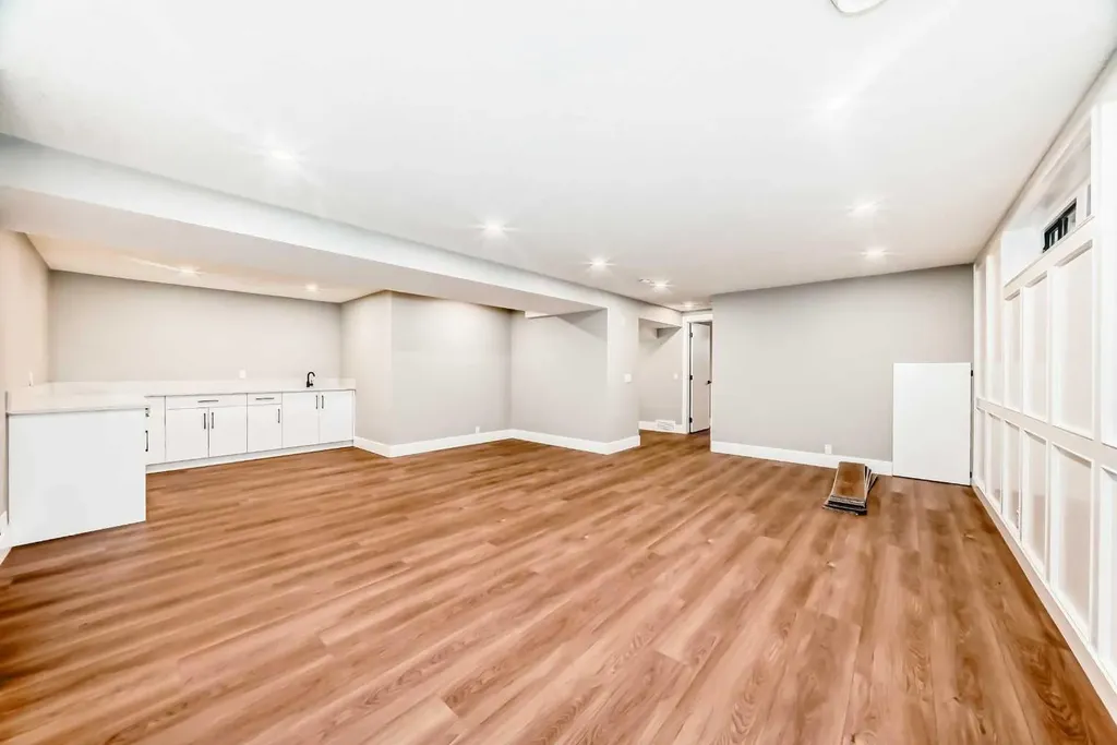 275 Silverview Way NW Calgary AB T3B 3K4
