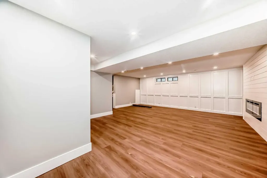 275 Silverview Way NW Calgary AB T3B 3K4