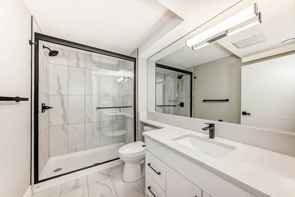 275 Silverview Way NW Calgary AB T3B 3K4