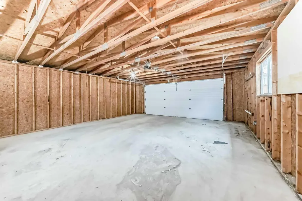 275 Silverview Way NW Calgary AB T3B 3K4