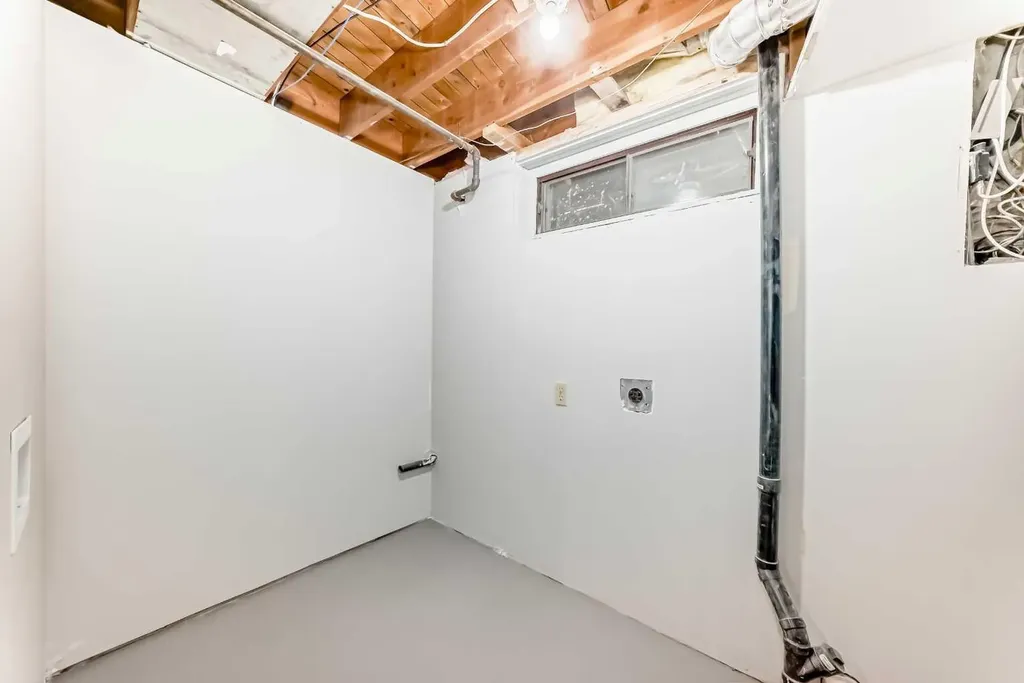 275 Silverview Way NW Calgary AB T3B 3K4