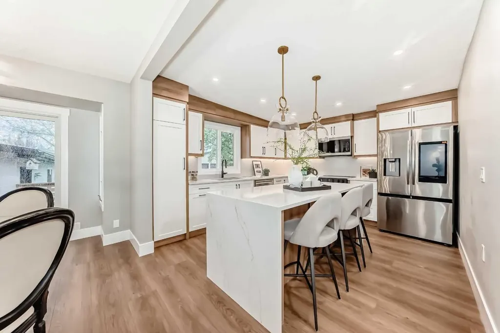275 Silverview Way NW Calgary AB T3B 3K4