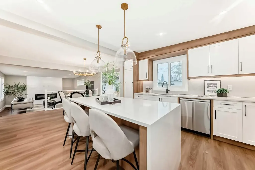 275 Silverview Way NW Calgary AB T3B 3K4