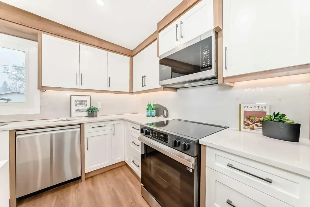 275 Silverview Way NW Calgary AB T3B 3K4