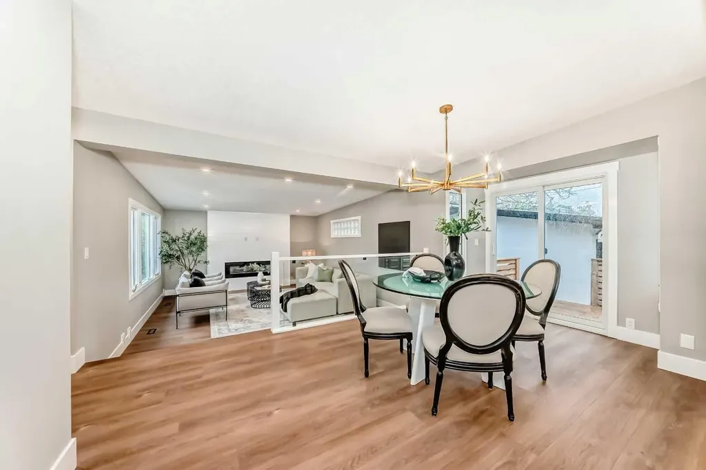 275 Silverview Way NW Calgary AB T3B 3K4