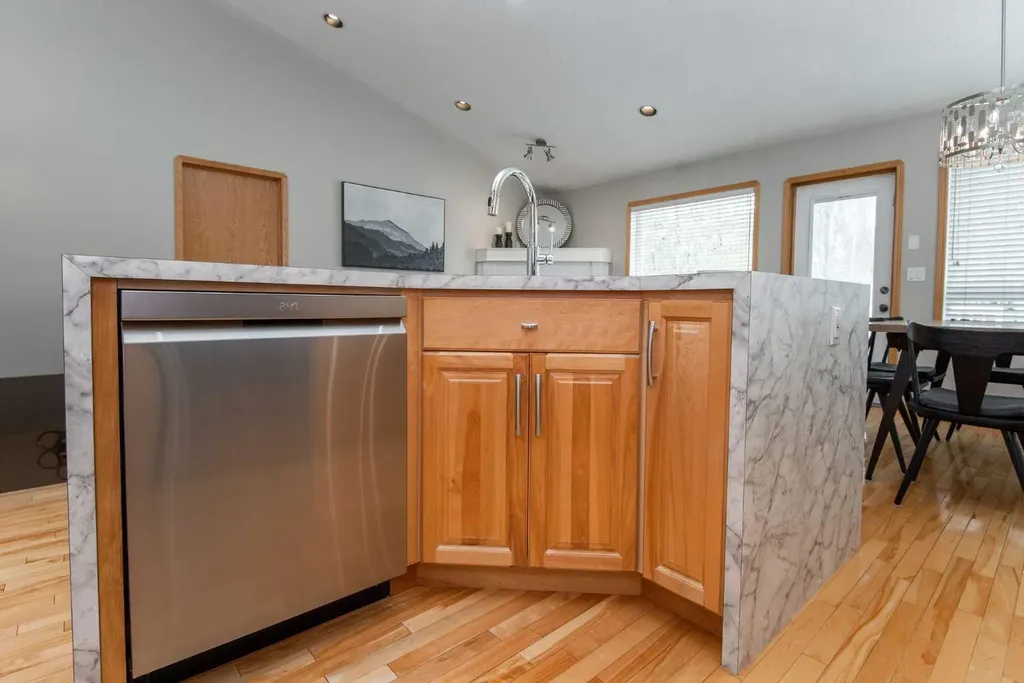 90 Alberts Close Red Deer AB T4R 3J7