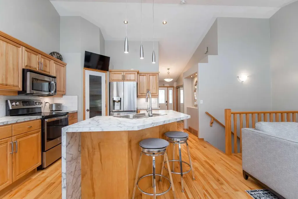 90 Alberts Close Red Deer AB T4R 3J7