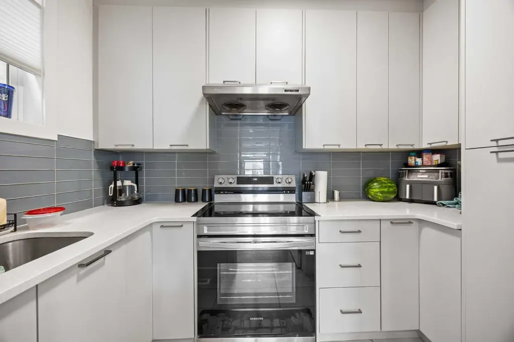 10 Evansfield Green NW Calgary AB T3P 1J9