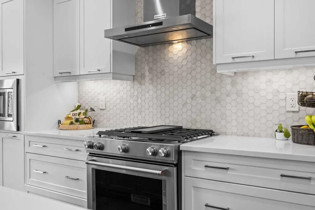 10 Evansfield Green NW Calgary AB T3P 1J9