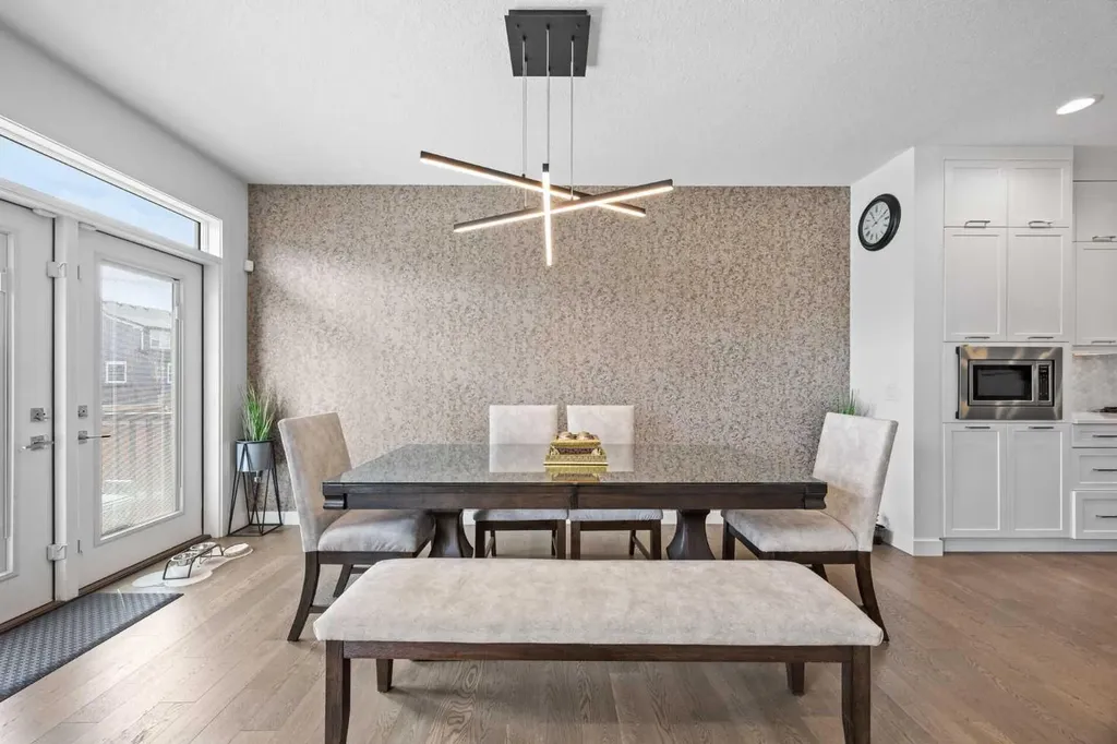 10 Evansfield Green NW Calgary AB T3P 1J9
