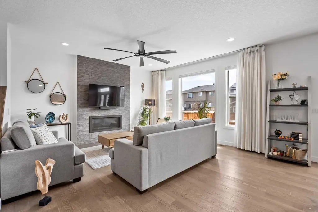 10 Evansfield Green NW Calgary AB T3P 1J9