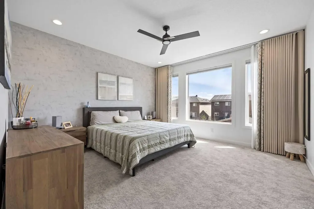 10 Evansfield Green NW Calgary AB T3P 1J9